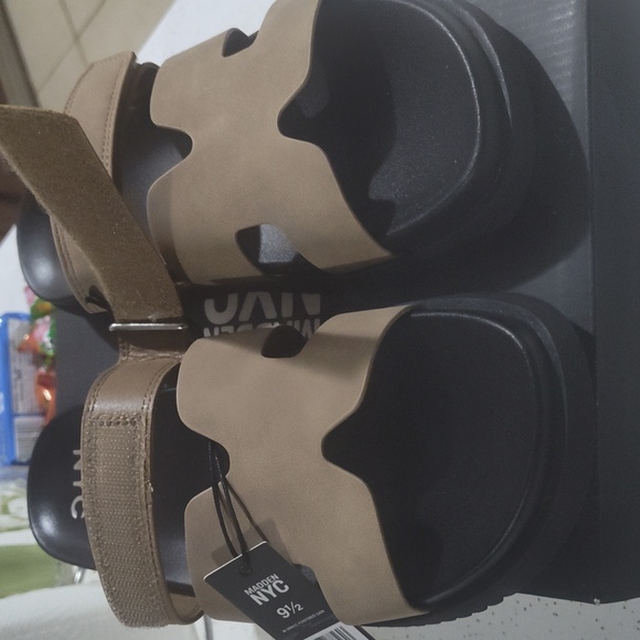 Steve Madden Women Brown Slide Sandals - Picture 7 of 7